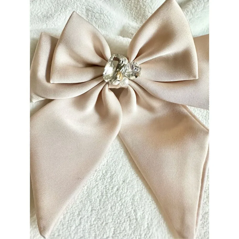 Light pink hair bow clip with super sparkly rhinestone and embellishment ￼